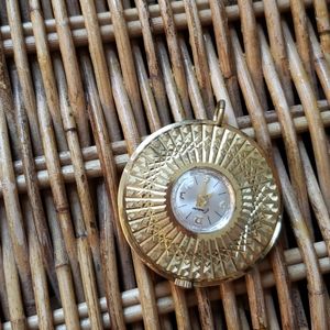 Endura vintage clock pendant